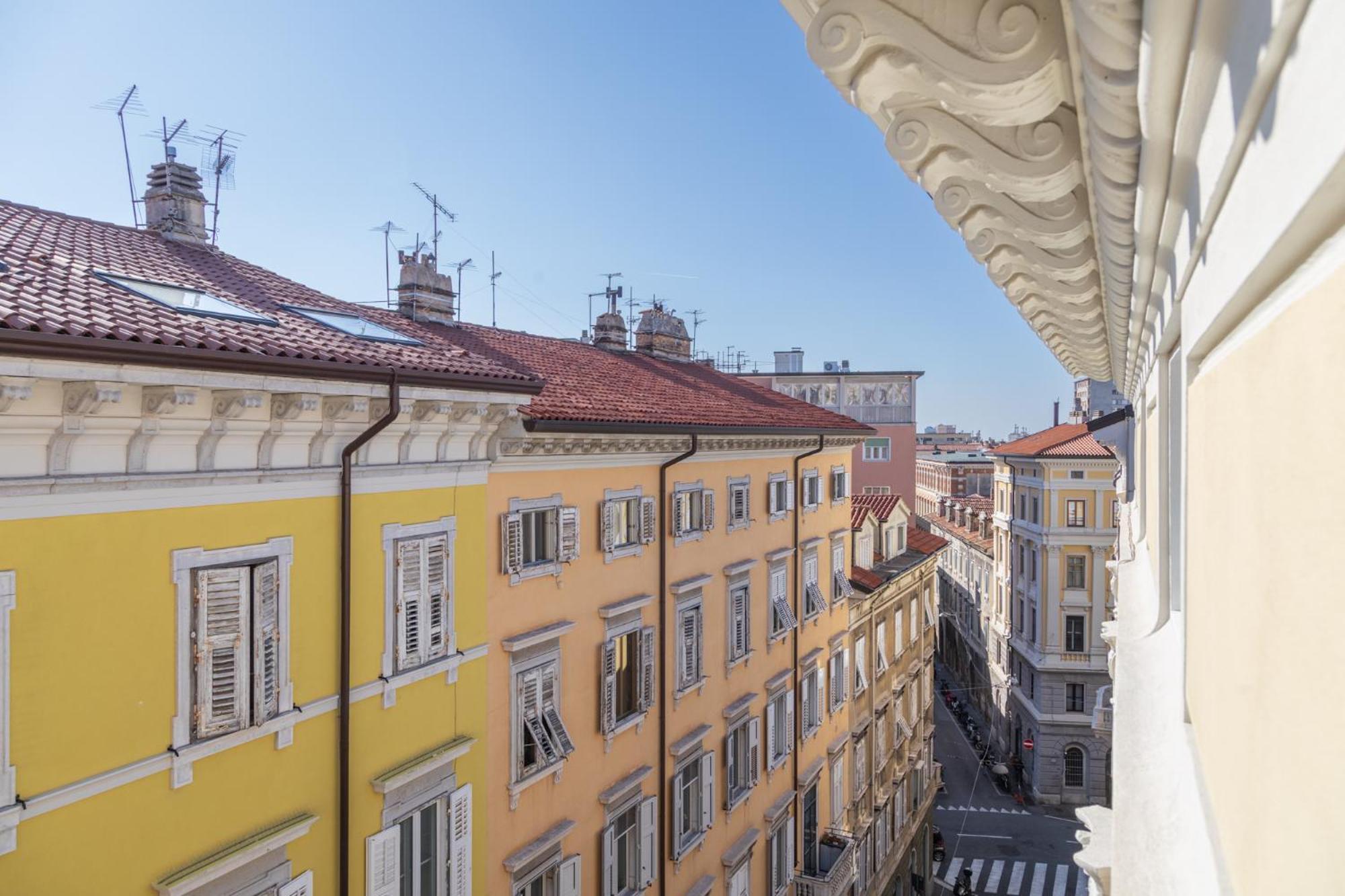 Central Trieste - Elegant City Stay ภายนอก รูปภาพ