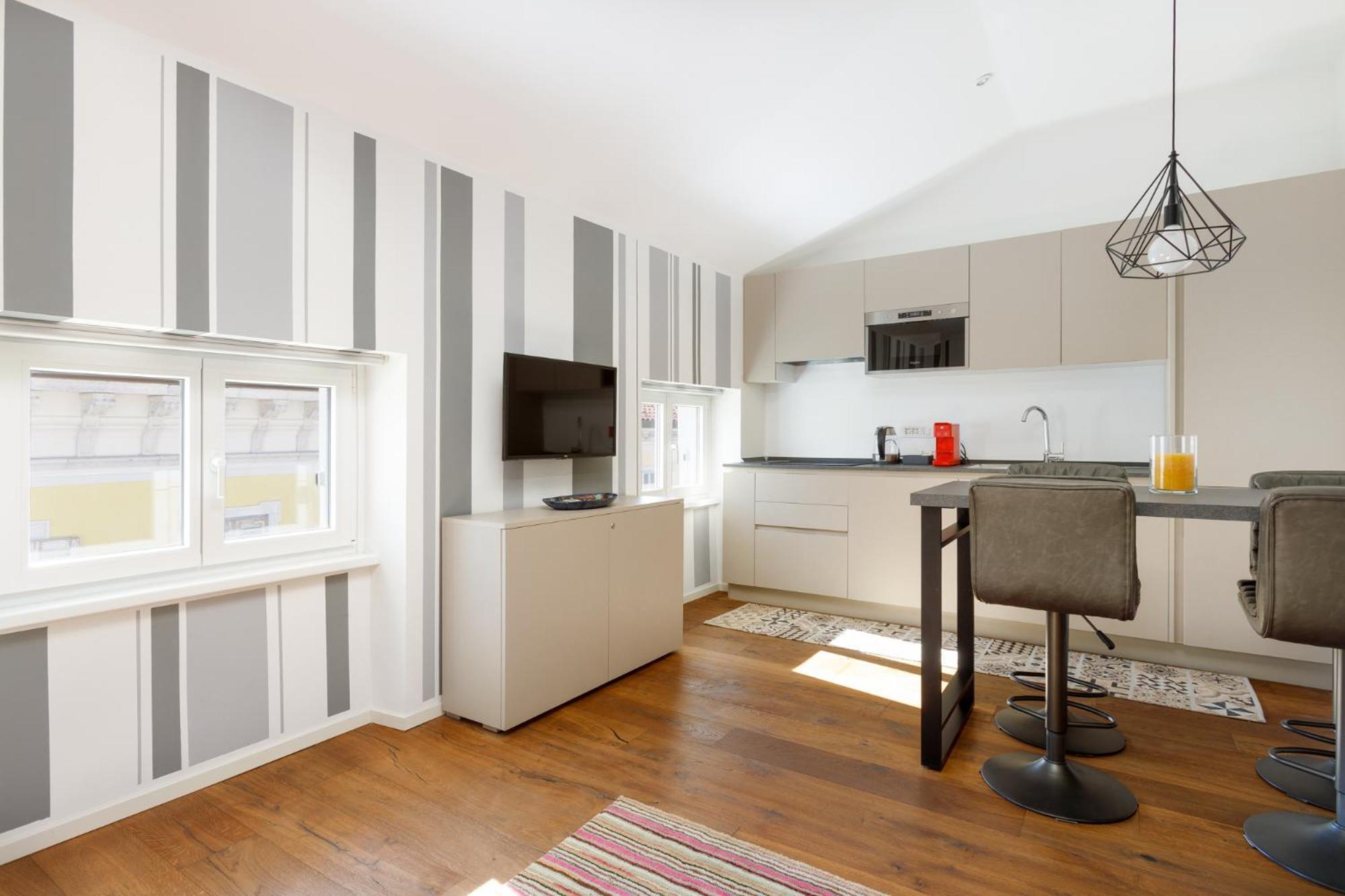 Central Trieste - Elegant City Stay ภายนอก รูปภาพ