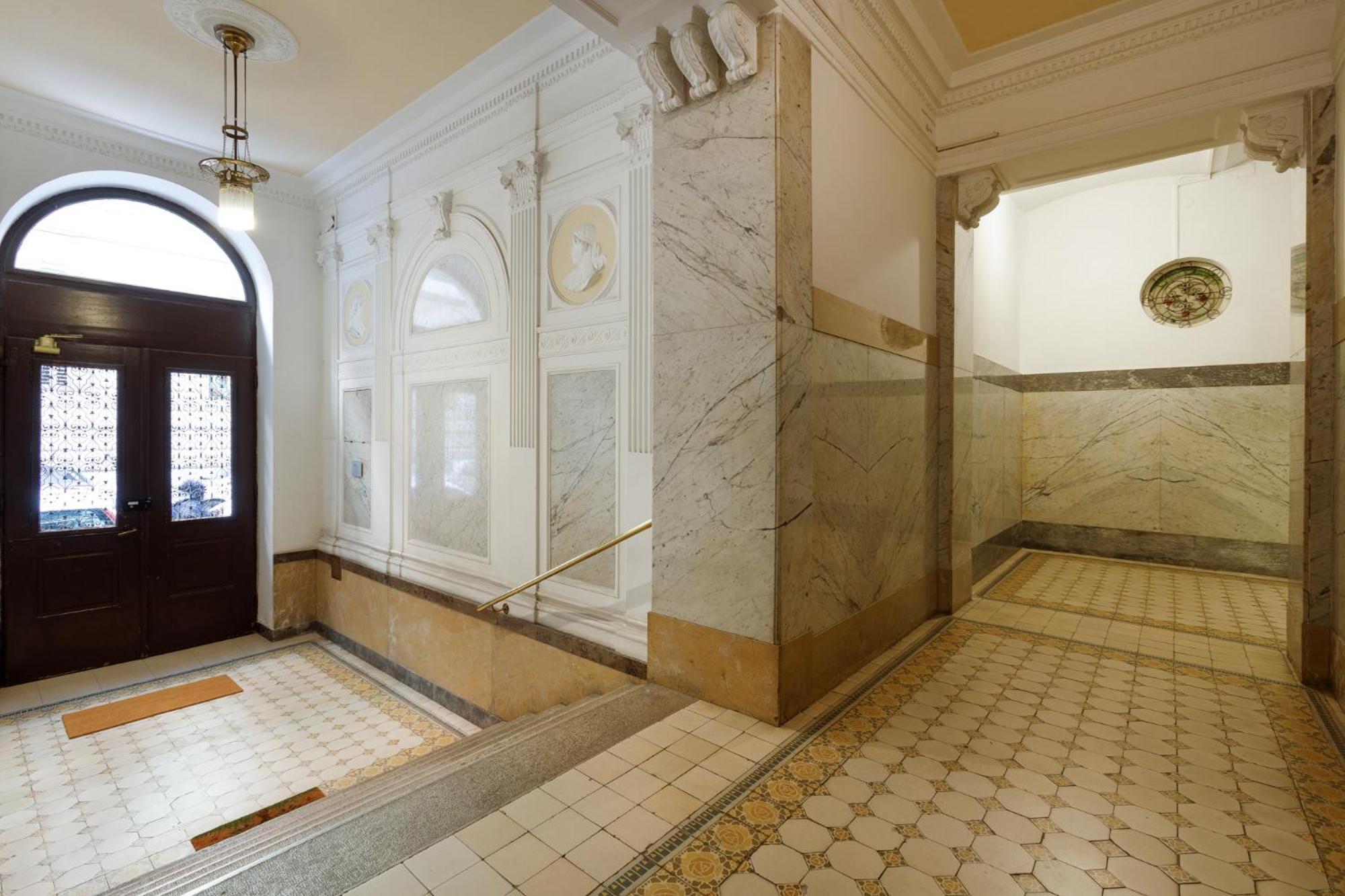 Central Trieste - Elegant City Stay ภายนอก รูปภาพ