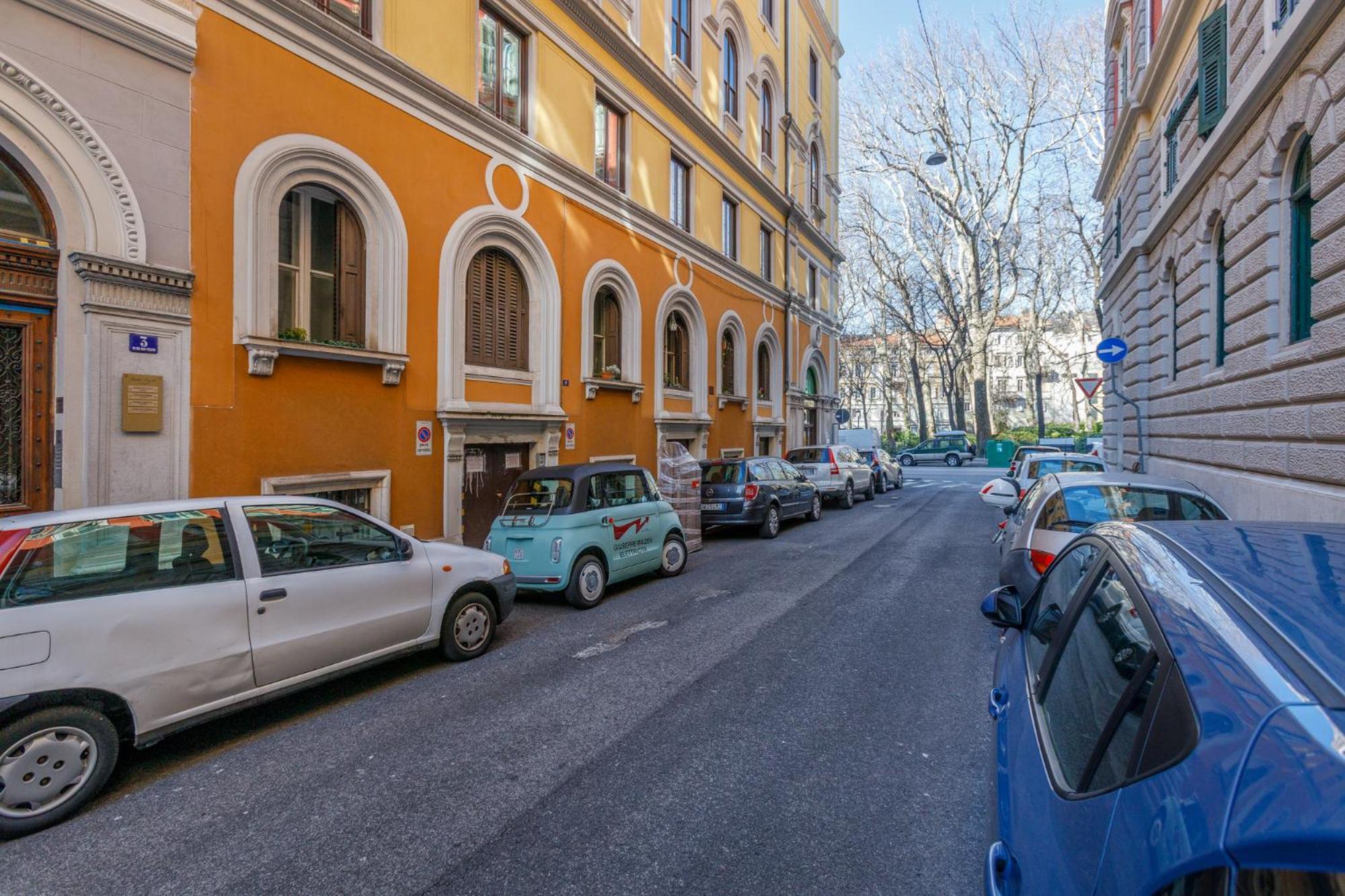 Central Trieste - Elegant City Stay ภายนอก รูปภาพ