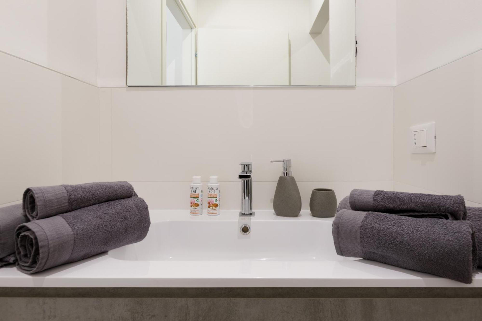 Central Trieste - Elegant City Stay ภายนอก รูปภาพ