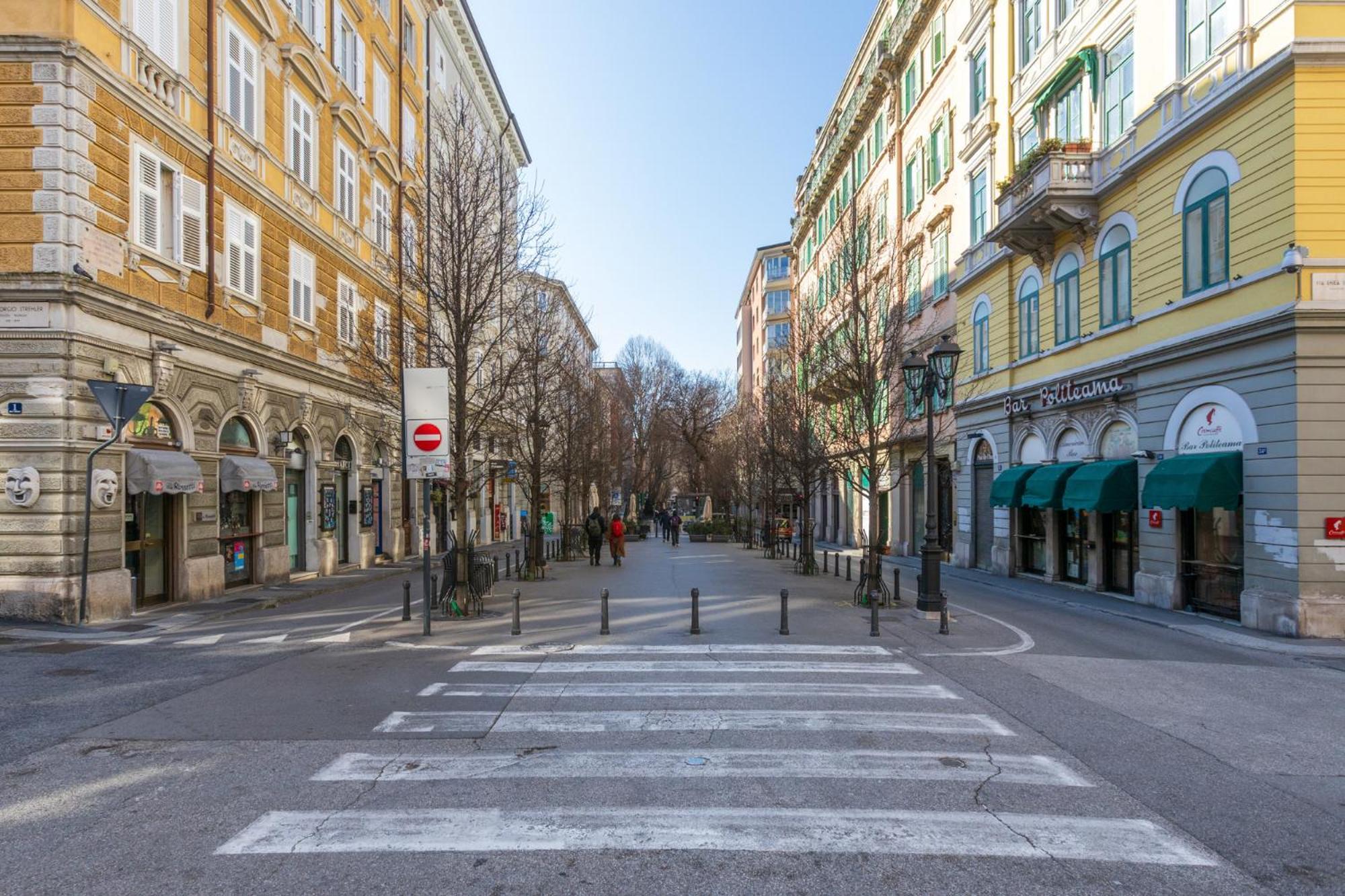 Central Trieste - Elegant City Stay ภายนอก รูปภาพ